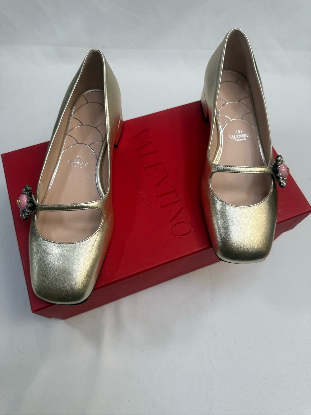 Valentino Garavani Gold Leather Mary Jane Pumps Retail $1,190